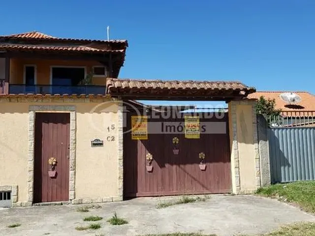 Imagem: A casa possui 3 Dormitórios, 2 Banheiros, 3 Vagas na