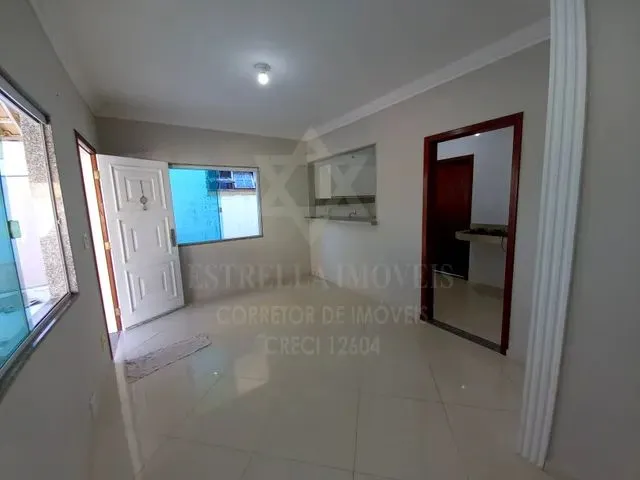 Imagem 2: Casa Semi-Independente para Aluguel Anual com 2 Quartos Sendo 1 Suíte em Itaúna