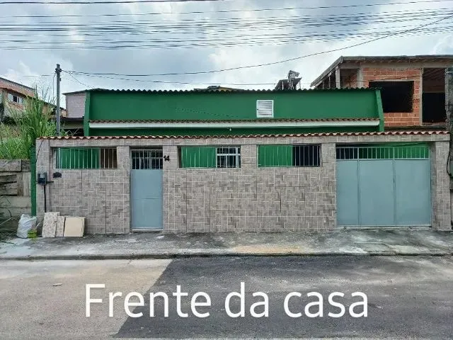 Imagem: A casa possui 2 Dormitórios, 1 Banheiro, 2 Vagas na