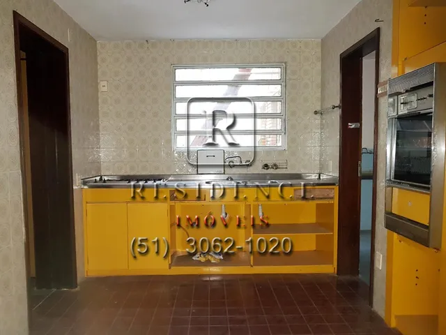 Imagem 7: Imperdível Casa à Venda em Porto Alegre-RS: 4 Quartos, 1 Suíte, 3 Salas, 1 Banheiro, 3