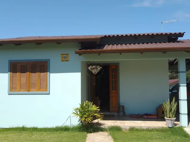 Imagem 1: Casa à venda com piscina e varanda no Bairro Águas Claras na cidade de Viamão