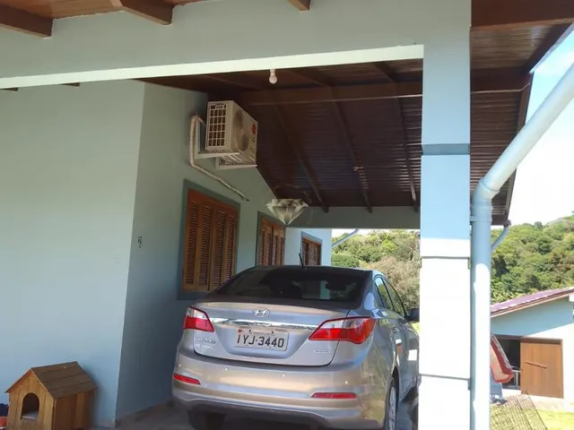 Imagem 3: Casa à venda com piscina e varanda no Bairro Águas Claras na cidade de Viamão