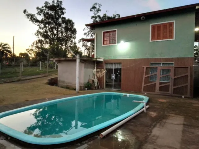 Imagem 4: Casa à venda com piscina e varanda no Bairro Águas Claras na cidade de Viamão