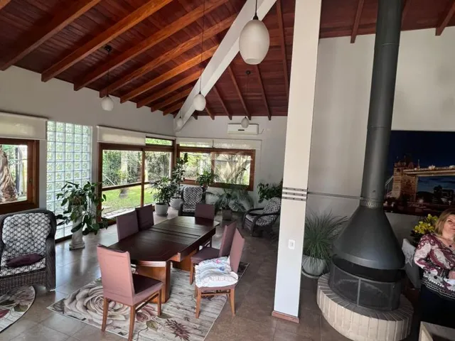 Imagem 3: Casa com piscina e closet à venda em Esteio - Centro - 230m²