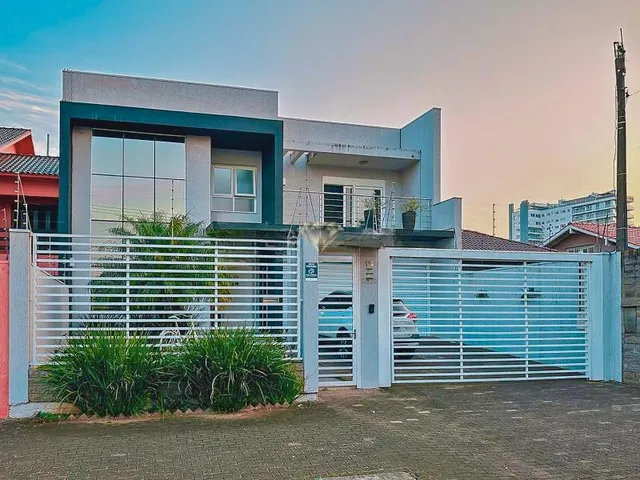 Imagem 2: Casa à venda em Esteio - Bairro Centro: 4 quartos (sendo 3 suítes), salão de festas e