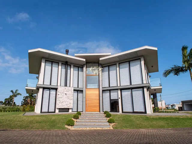 Imagem: Casa semimobiliada à venda em Torres