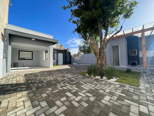 Imagem: A casa possui 3 Dormitórios, 1 Suíte, 3 Banheiros, 2