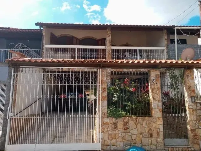 Imagem: A casa possui 3 Dormitórios, 3 Suítes, 5 Banheiros, 3