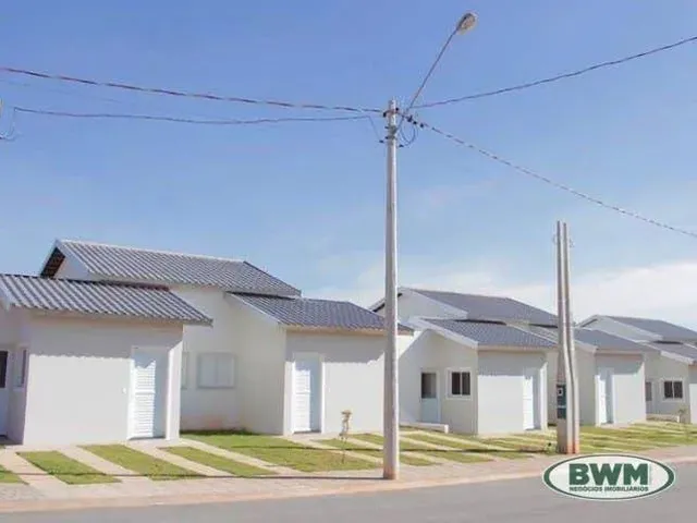 Imagem: A casa em condomínio possui 2 Dormitórios, 2 Banheiros,