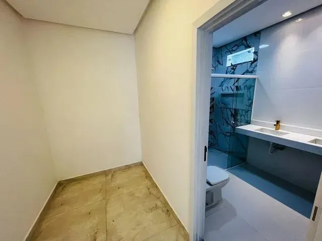 Imagem 2: Oportunidade! Casa com 3 Suítes Fino Acabamento Disponível no Morada Dos