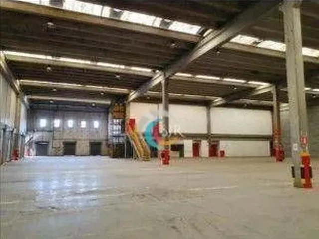 Imagem: O depósito possui 5 Vagas na garagem, 9.287m² de Área e