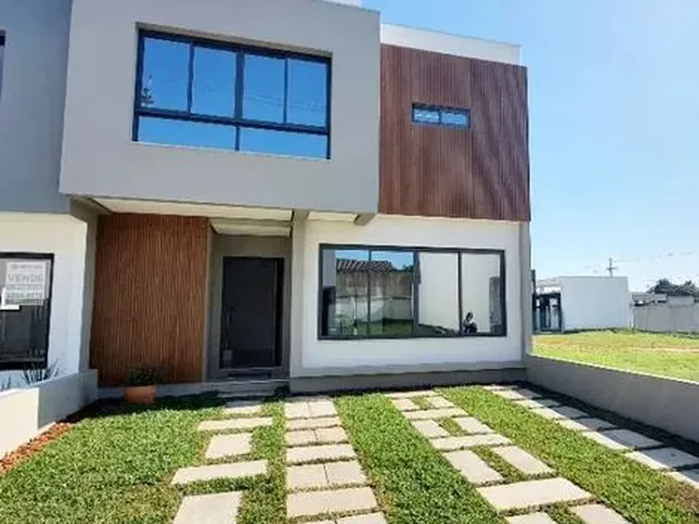 Imagem: A casa em condomínio possui 3 Dormitórios, 3 Suítes, 4