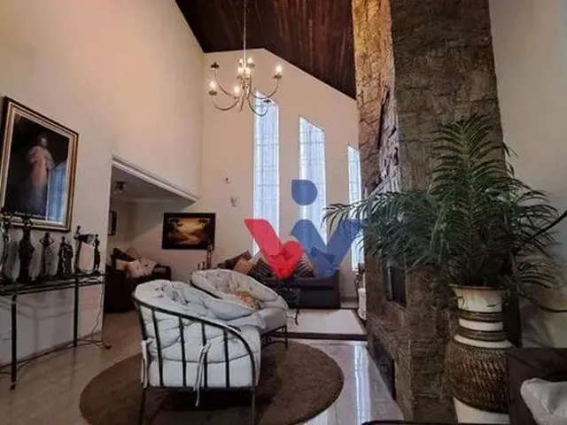 Imagem: Casa com 7 Dormitórios À Venda, 352 M²