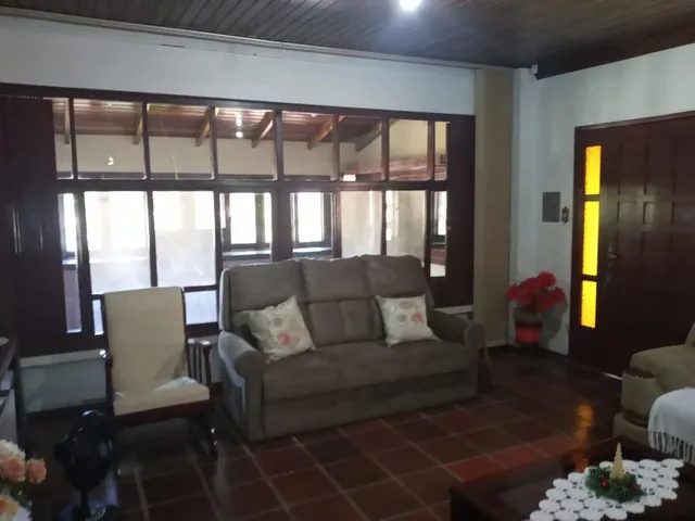 Imagem 3: Residência em região de moradores, 5 dormitórios, churrasqueira