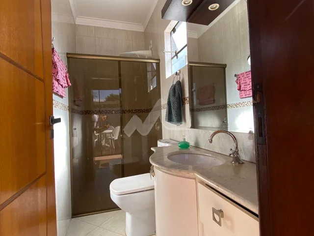 Imagem 16: Casa à Venda - Localizada no Centro - Com suíte e 3 quartos à venda