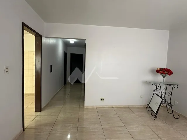 Imagem 7: Prédio a venda no Centro de Toledo, com sala comercial, barracão e apartamento
