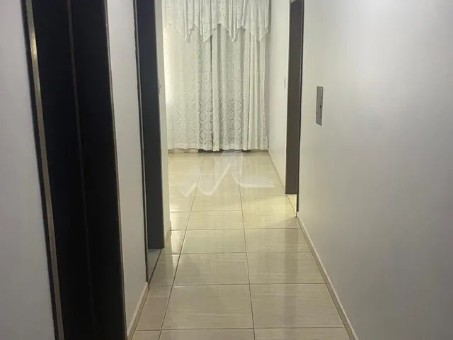 Imagem 2: Prédio a venda no Centro de Toledo, com sala comercial, barracão e apartamento