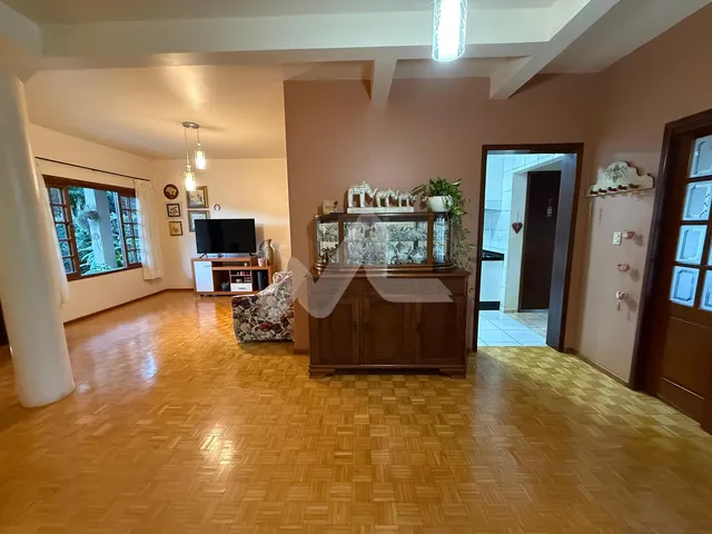 Imagem 4: Sobrado para venda no Jardim Pancera, com uma suíte e mais dois quartos, piscina, área