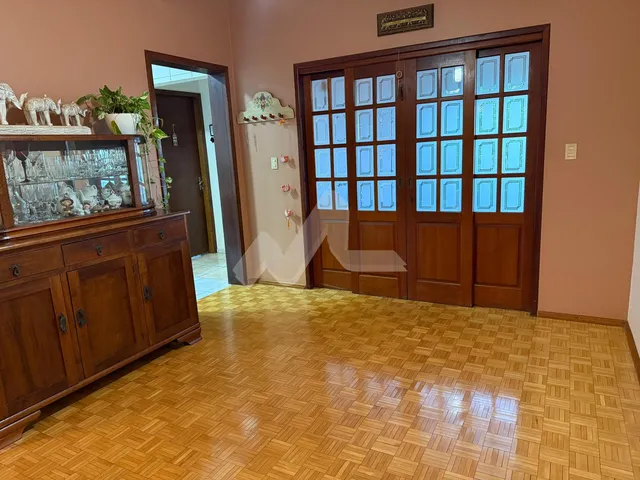 Imagem 6: Sobrado para venda no Jardim Pancera, com uma suíte e mais dois quartos, piscina, área