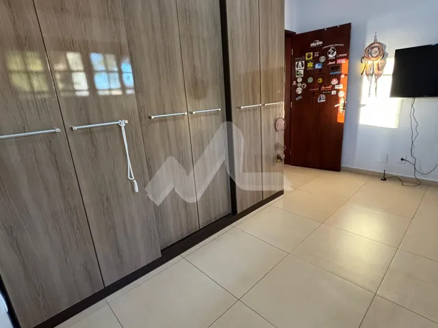 Imagem 7: Sobrado para venda no Jardim Pancera, com uma suíte e mais dois quartos, piscina, área