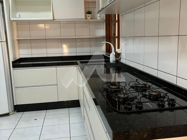 Imagem 8: Sobrado para venda no Jardim Pancera, com uma suíte e mais dois quartos, piscina, área