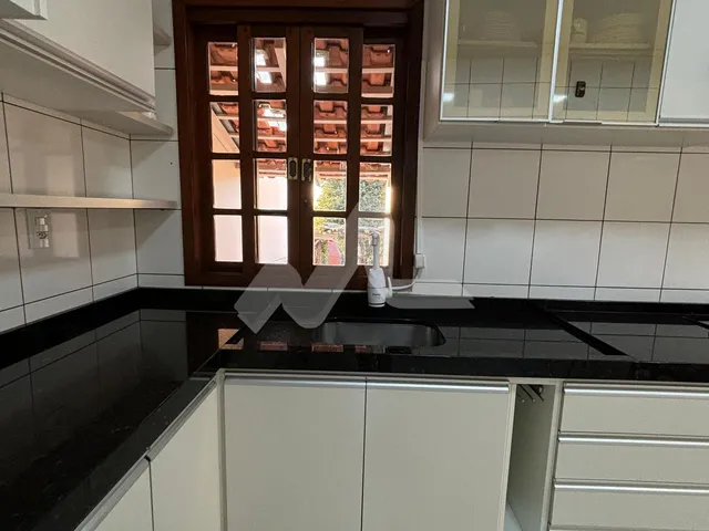 Imagem 9: Sobrado para venda no Jardim Pancera, com uma suíte e mais dois quartos, piscina, área