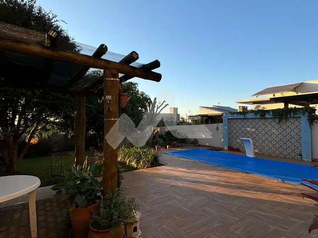 Imagem 10: Sobrado para venda no Jardim Pancera, com uma suíte e mais dois quartos, piscina, área