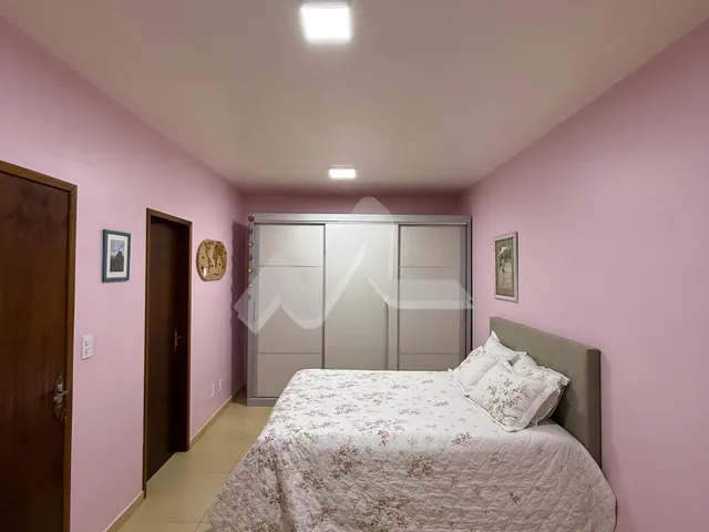 Imagem 13: Sobrado para venda no Jardim Pancera, com uma suíte e mais dois quartos, piscina, área