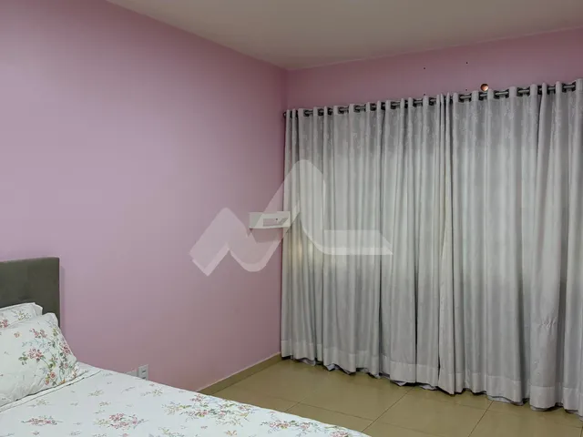 Imagem 15: Sobrado para venda no Jardim Pancera, com uma suíte e mais dois quartos, piscina, área