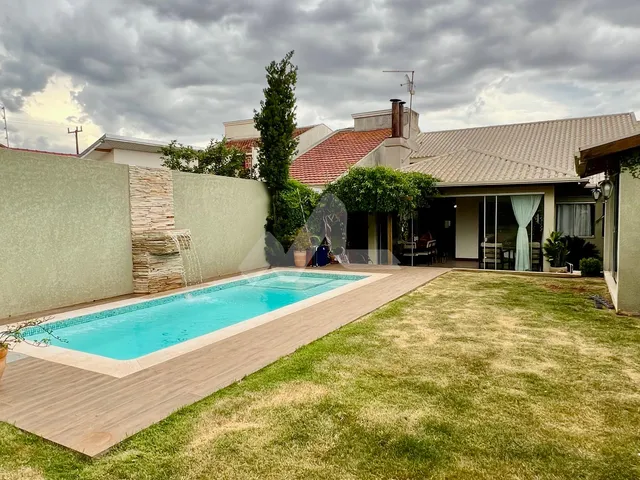 Imagem 1: Casa À Venda no Jardim Pancera em Toledo com Piscina Aquecida e Espaço para Academia