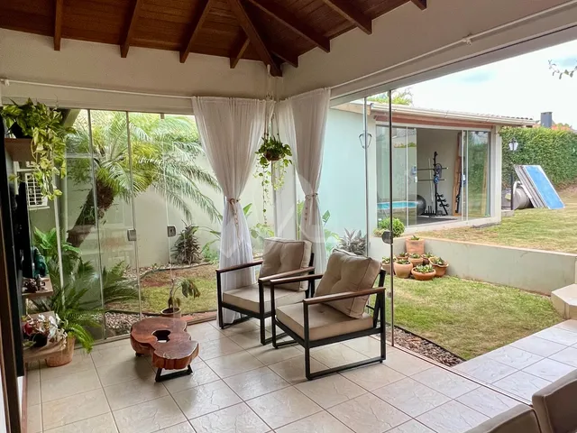 Imagem 5: Casa À Venda no Jardim Pancera em Toledo com Piscina Aquecida e Espaço para Academia