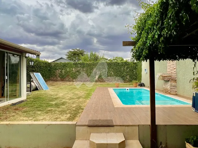 Imagem 6: Casa À Venda no Jardim Pancera em Toledo com Piscina Aquecida e Espaço para Academia