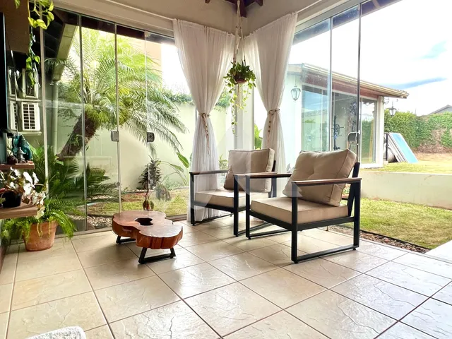 Imagem 7: Casa À Venda no Jardim Pancera em Toledo com Piscina Aquecida e Espaço para Academia