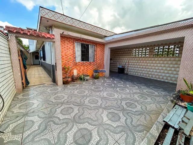 Imagem: Casa de Rua com 4 Dormitorio(S) Localizado(A)