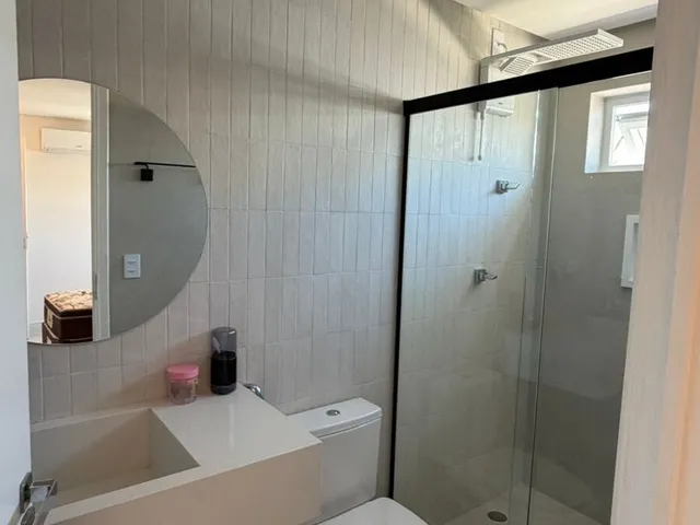 Imagem 12: 04 suítes sendo uma reversível, piscina e espaço gourmet, na Barra de São Miguel
