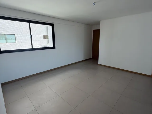Imagem 10: 04 suítes sendo uma master, varanda e vista para o mar, no Farol