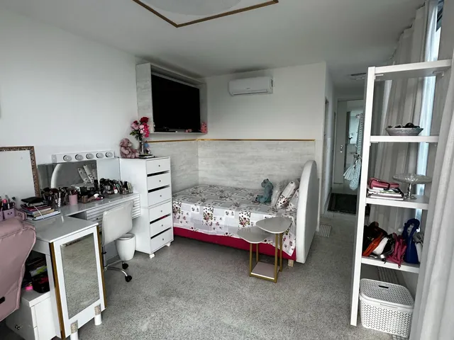 Imagem 2: 03 suítes sendo 01 master com vista pro mar, piscina e área gourmet, em Jacarecica