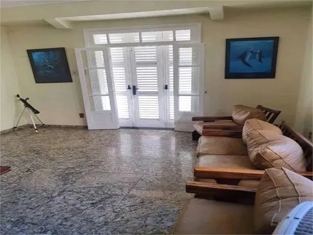 Imagem 1: Casa com 5 Quartos À Venda com 309 M²