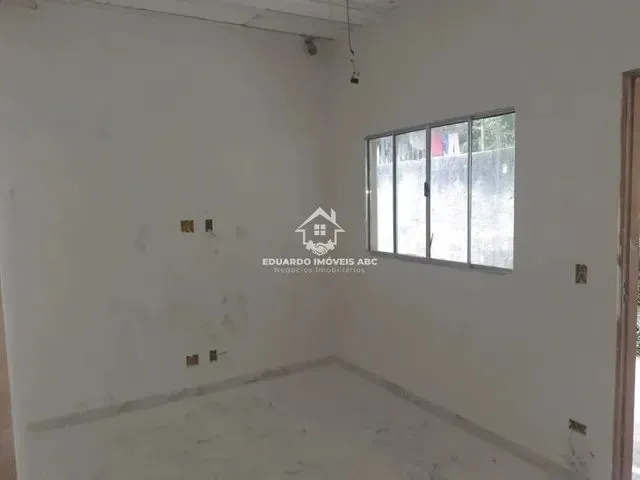 Imagem: A casa possui 1 Dormitório, 1 Banheiro, 40m² de Área e