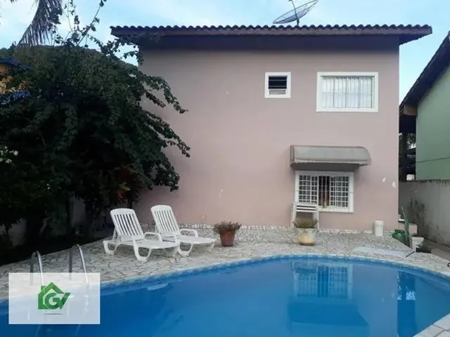 Imagem: A casa possui 4 Dormitórios, 2 Suítes, 4 Banheiros, 3