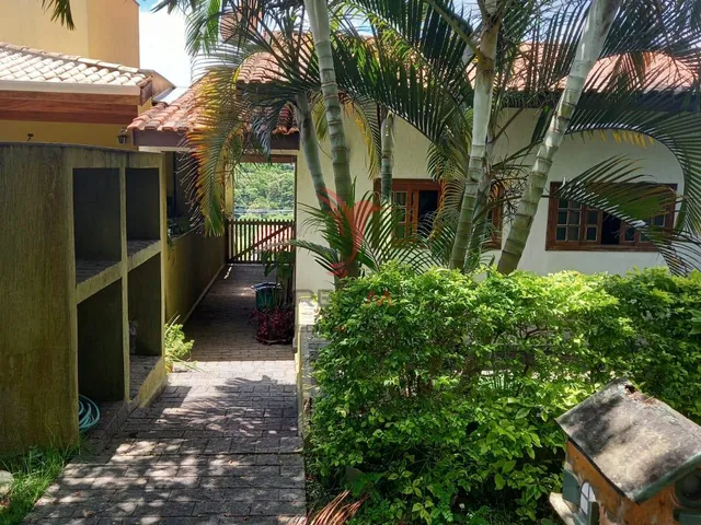 Imagem: A casa em condomínio possui 3 Dormitórios, 2 Suítes, 4