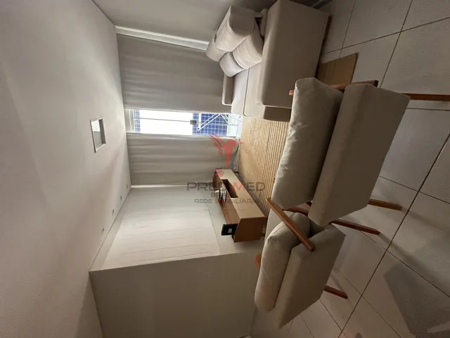 Imagem 3: Vende-se apartamento lindo de 2 Quartos, recém reformado, no coração do bairro de