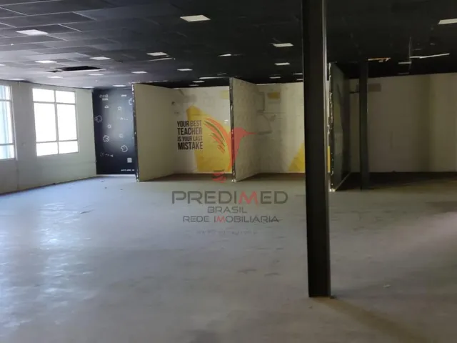 Imagem 3: Galpão para venda com pé direito de 3 metros e com mais um terreno