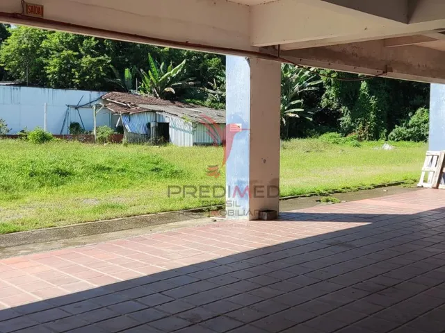 Imagem 6: Galpão para venda com pé direito de 3 metros e com mais um terreno