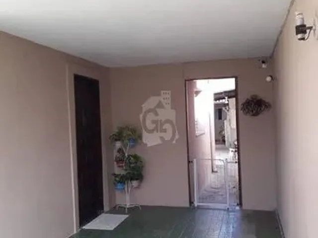 Imagem: A casa possui 2 Dormitórios, 2 Banheiros, 1 Vaga na