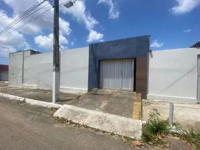 Imagem: A casa possui 2 Dormitórios, 1 Banheiro e está localizado