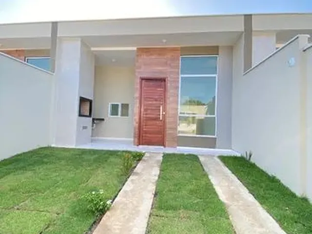 Imagem: A casa possui 3 Dormitórios, 2 Banheiros, 2 Vagas na