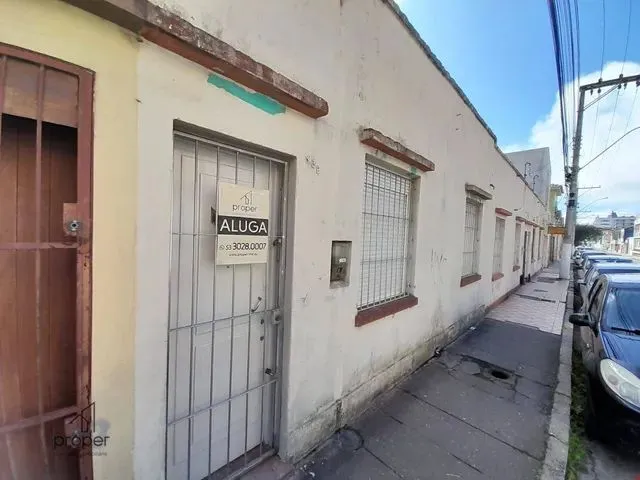 Imagem 1: Casa com 2 Dormitórios para Alugar, 70 M² por R$ 1.200,00/Mês - Centro - Pelotas/Rs