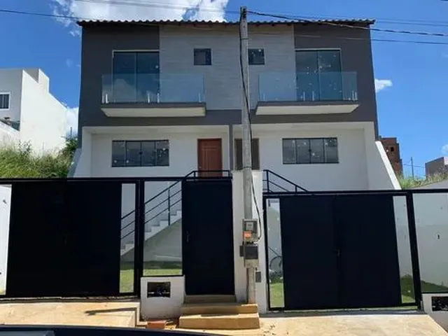 Imagem: A casa possui 2 Dormitórios, 2 Suítes, 3 Banheiros, 1