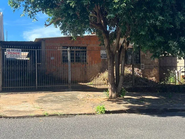Imagem: A casa possui 1 Dormitório, 1 Banheiro, 300m² de Área e